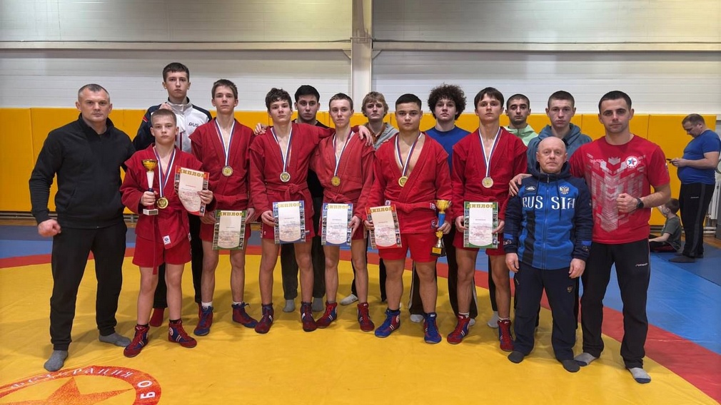 Самбисты из Брянской области привезли награды с чемпионата ЦФО