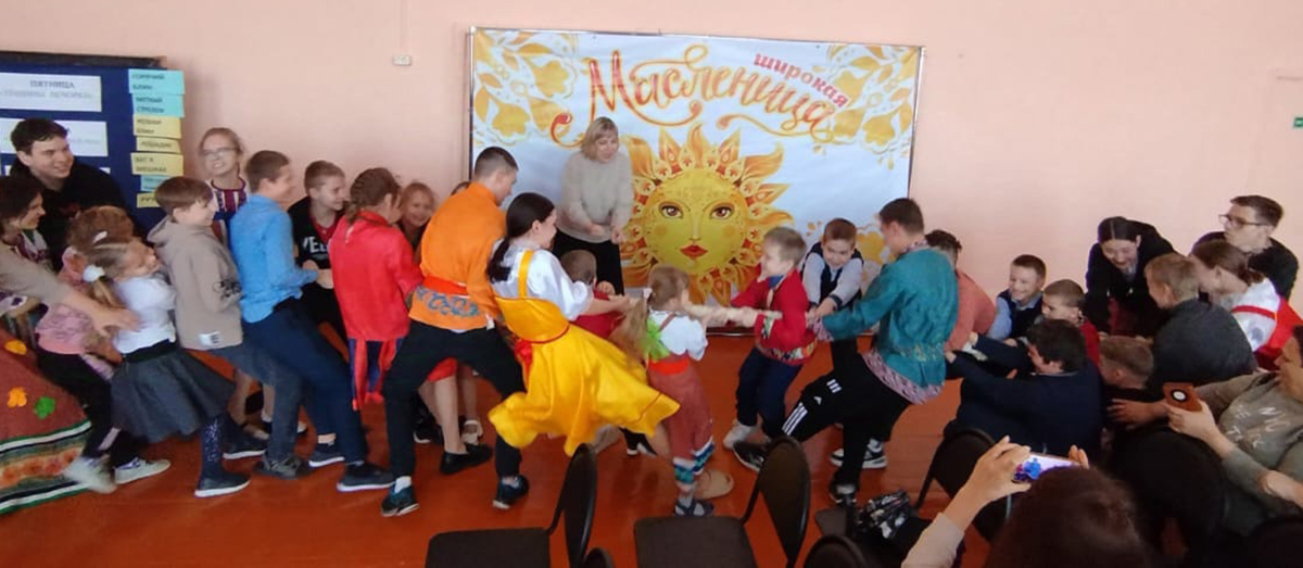 В Новозыбковской школе для слабослышащих встретили Масленицу