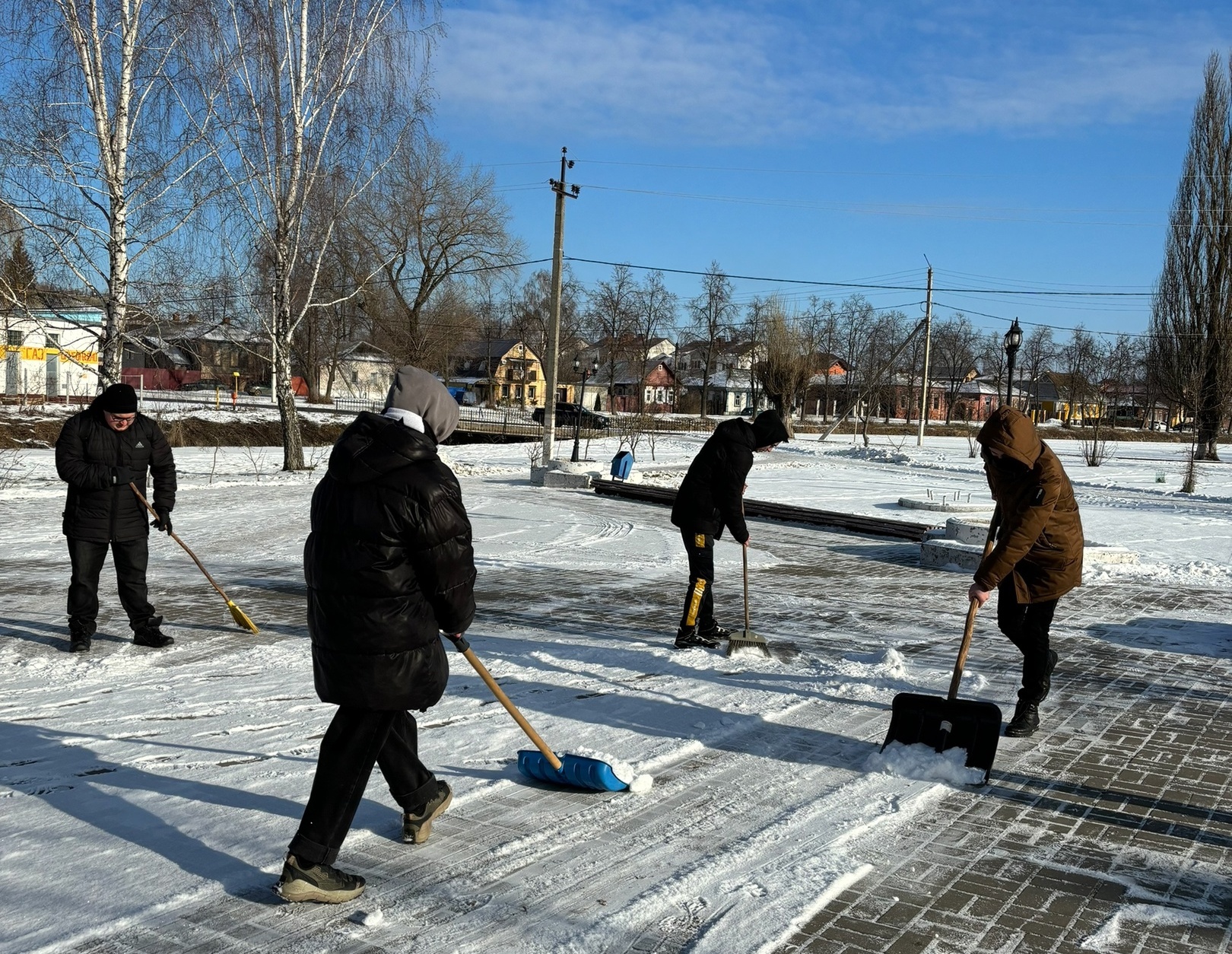 Новозыбковские студенты привели в порядок памятники