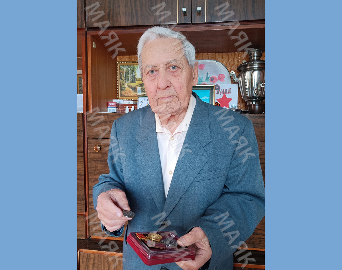 Жить и работать по совести – девиз 95-летнего труженика тыла из Новозыбкова Виктора Кочукова