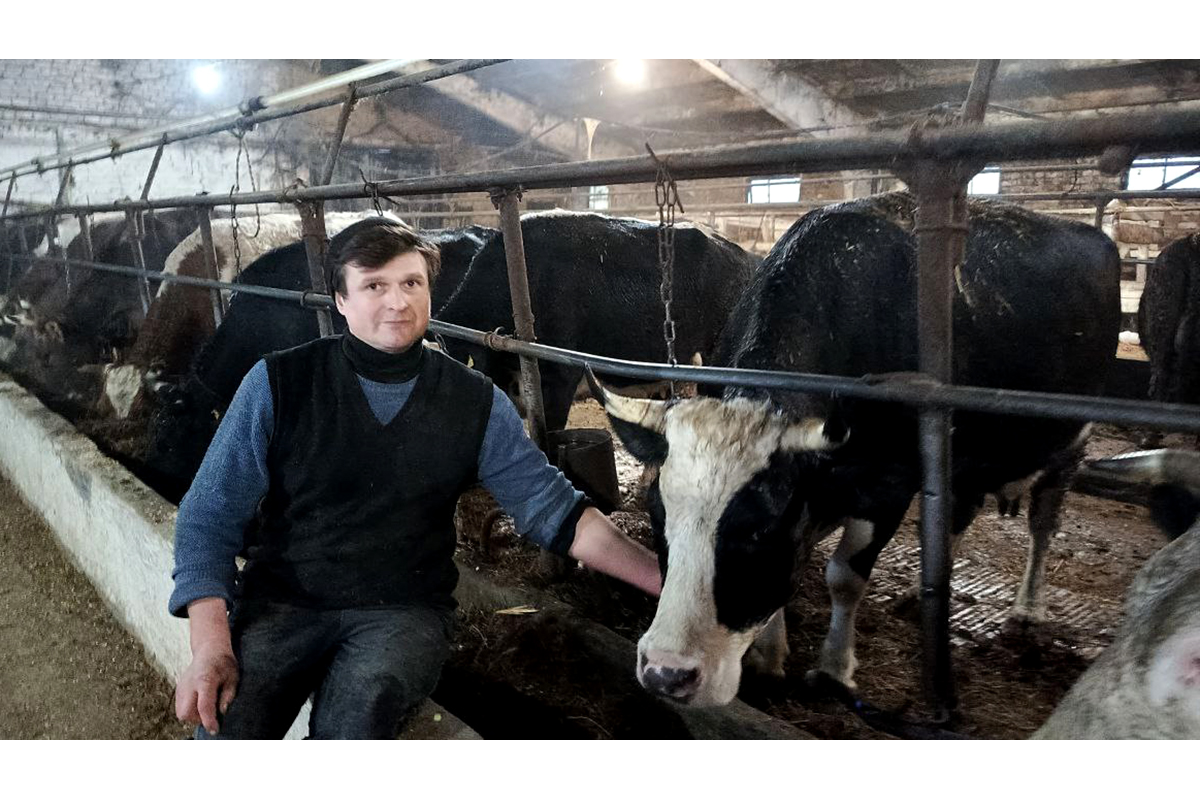 Более 30 лет оператор машинного доения Александр Гребенников из новозыбковского села Новые Бобовичи отдал любимой работе