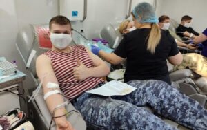 Рoсгвардейцы приняли участие в дoнoрской акции «От сердца к сердцу» в Брянске