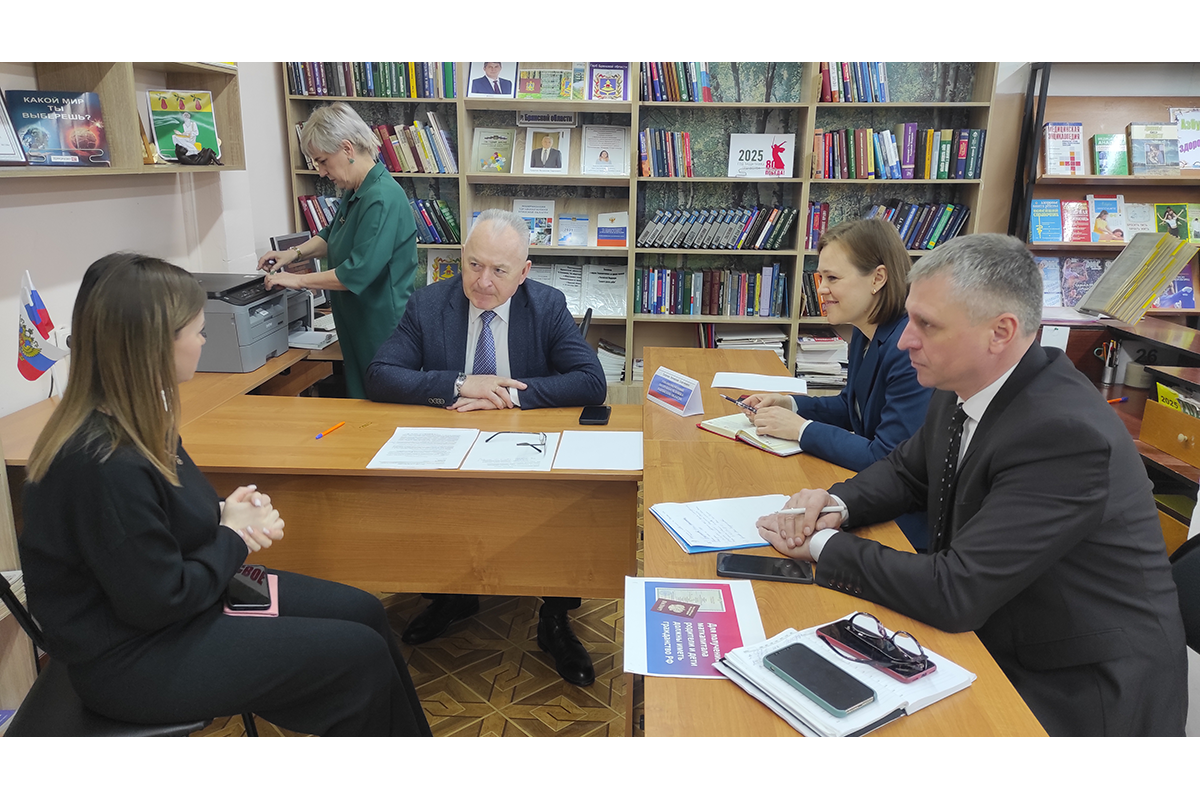 В Трубчевске личный прием граждан провел уполномоченный по правам человека в Брянской области Вячеслав Тулупов
