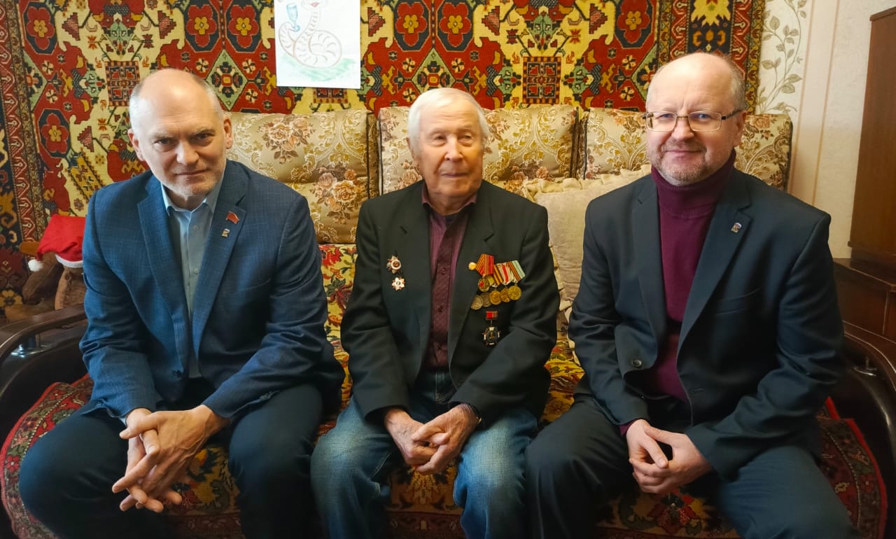 Новозыбковским ветеранам вручили юбилейные медали