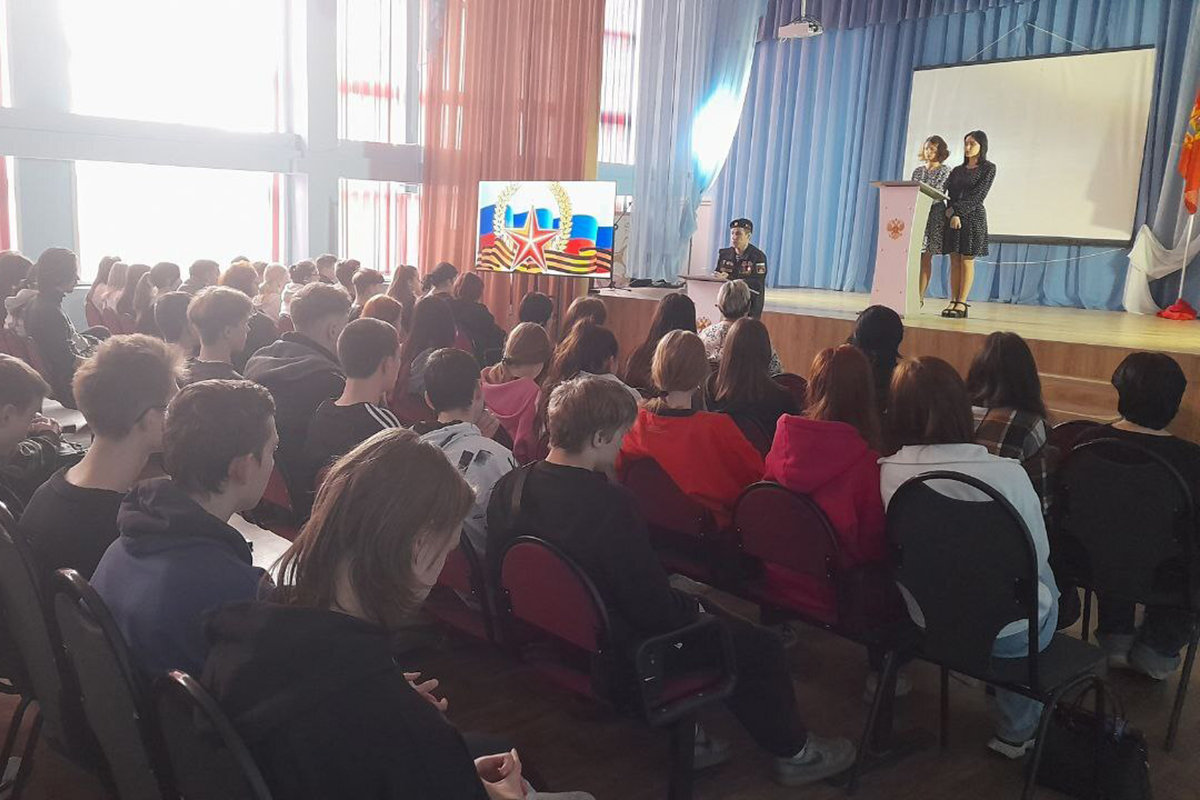 Студенты новозыбковского техникума встретились с участником СВО