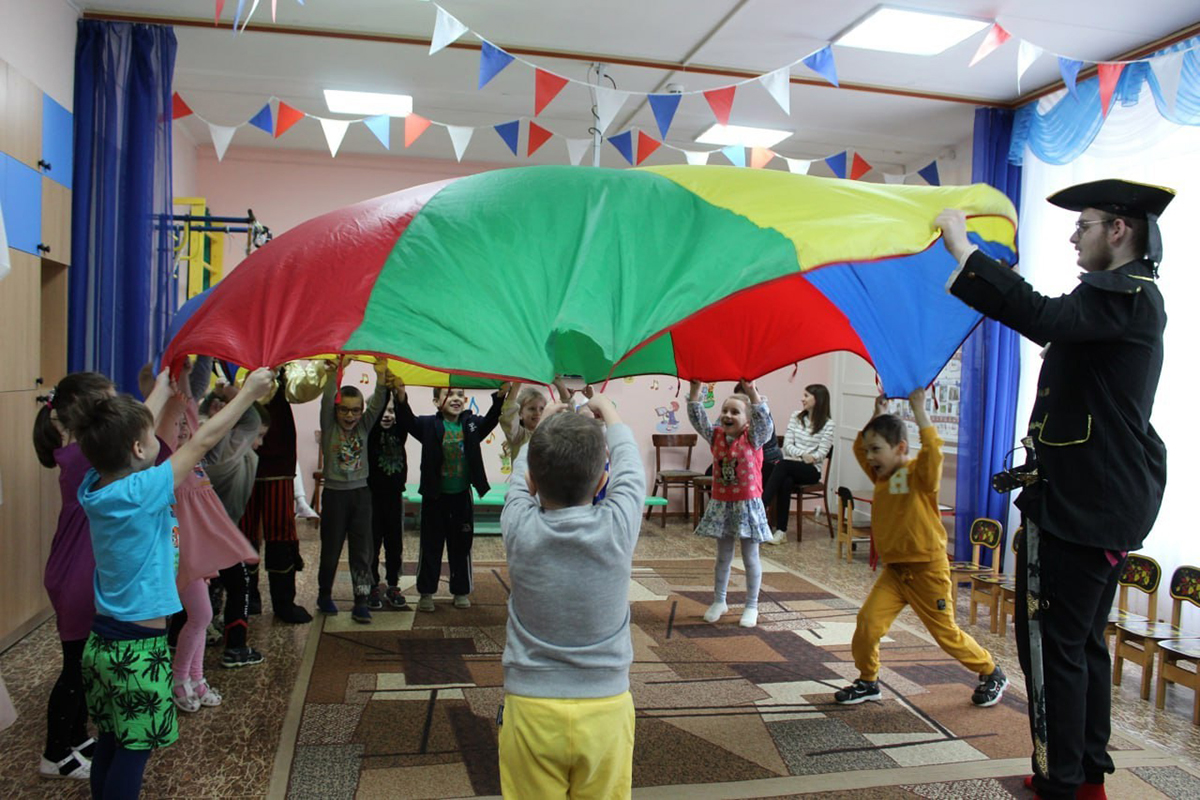 Новозыбковские малыши совершили веселое игровое путешествие