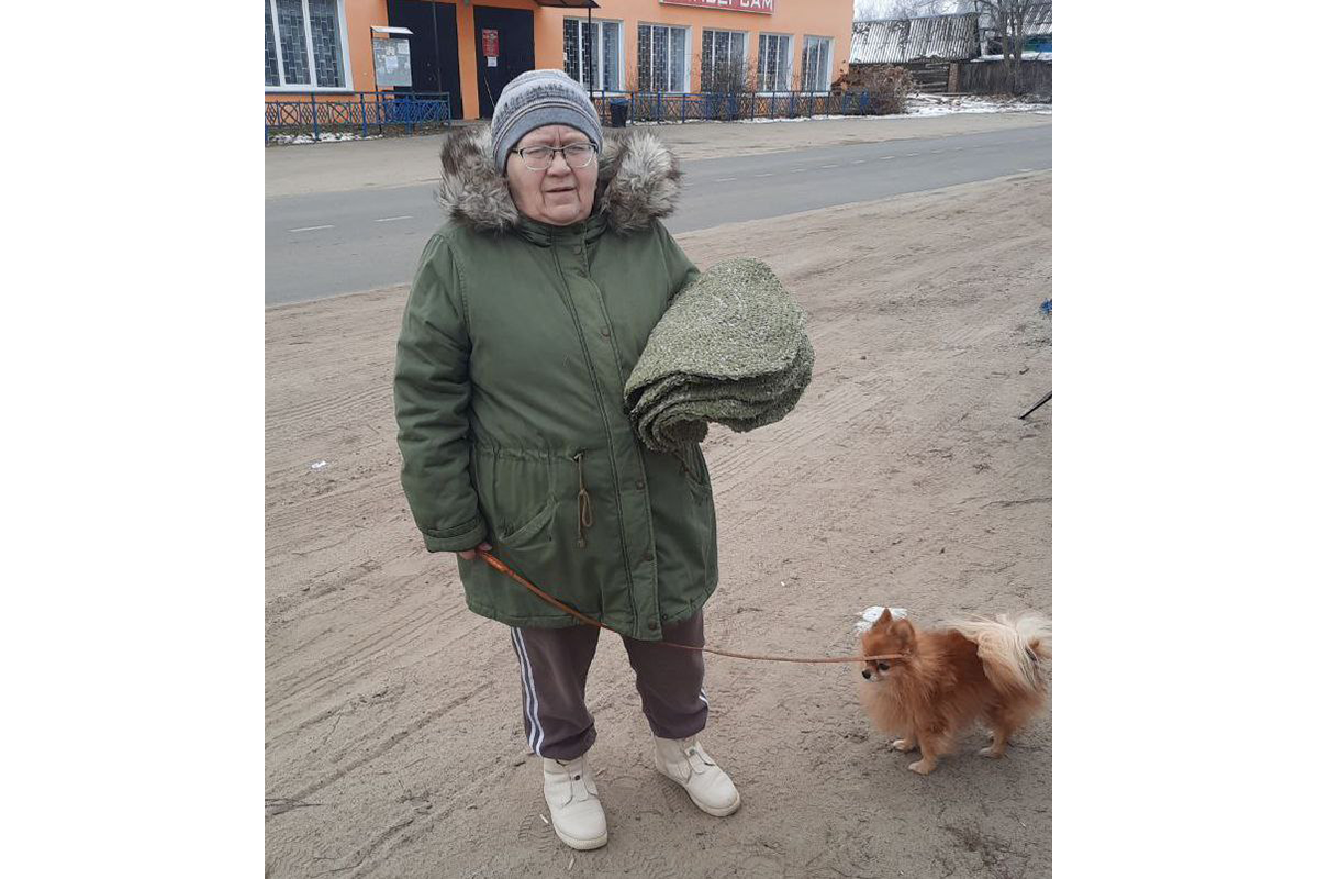 Новозыбчанка из Старых Бобовичей нашла свой способ помочь бойцам СВО