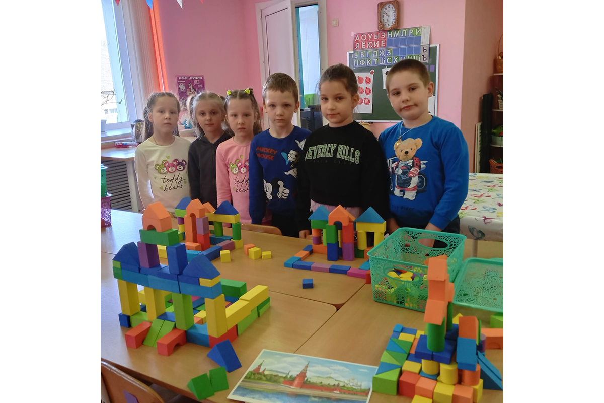 Новозыбковские дошкольники построили московские улицы