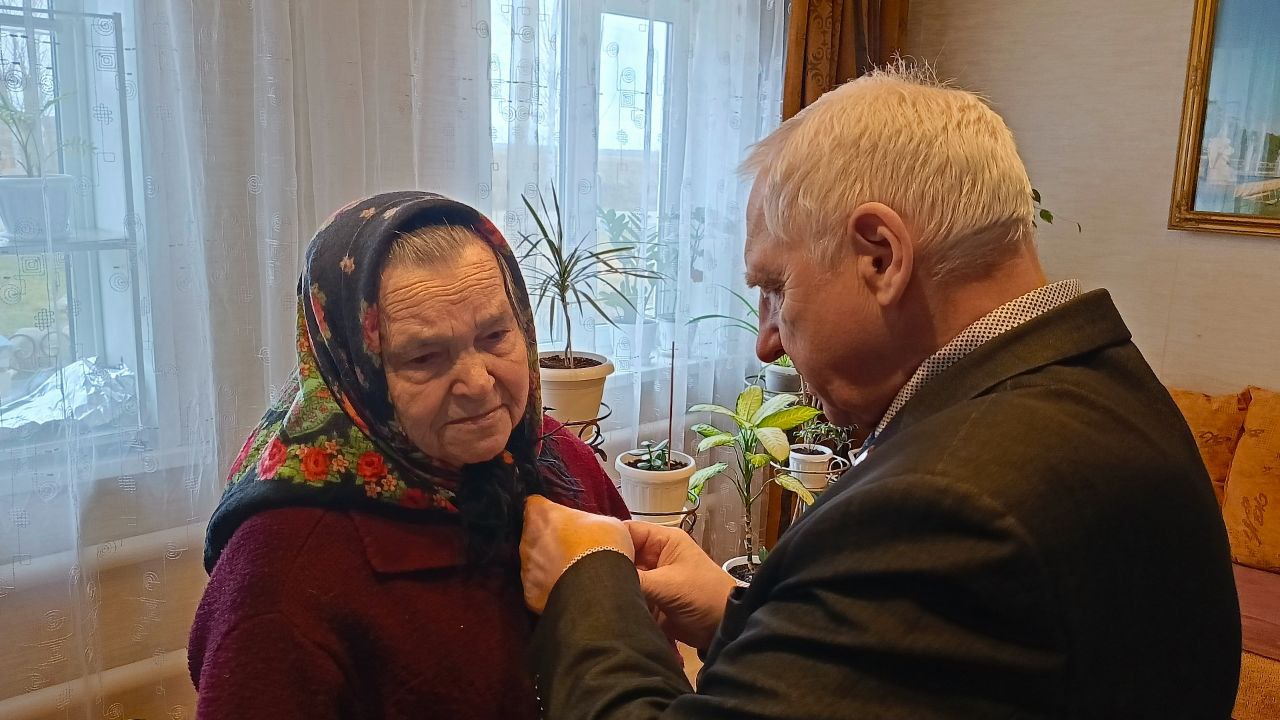 Труженице тыла из Новозыбкова вручили юбилейную медаль «80 лет Победы в Великой Отечественной войне 1941-1945 г.г.»