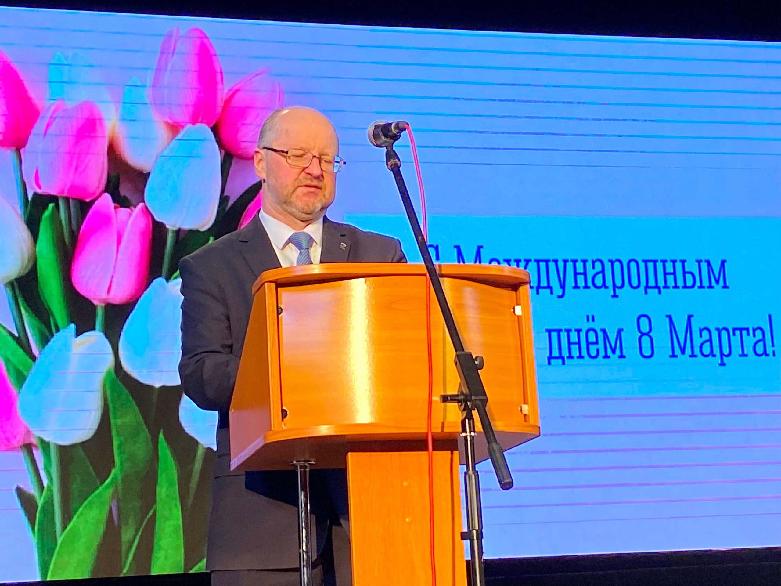 Для жительниц Новозыбковского городского округа прошел праздничный концерт