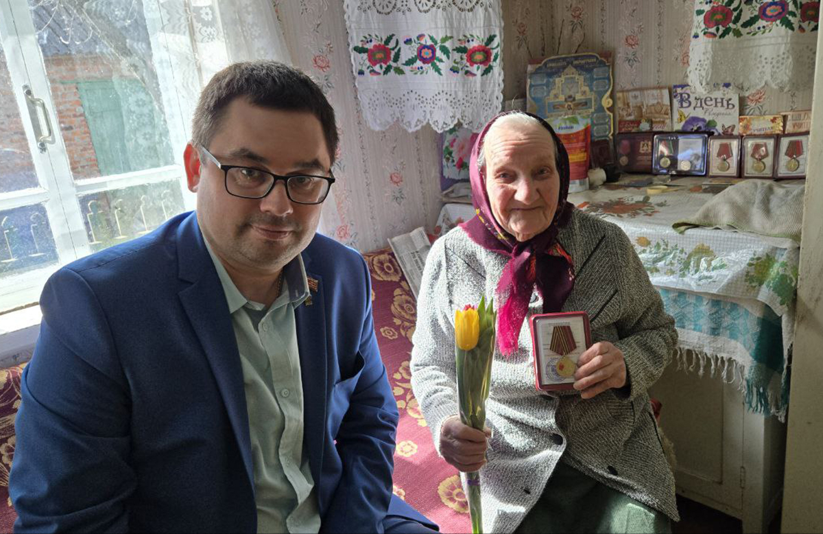 В Новозыбковском городском округе продолжается вручение медалей «80 лет Победы в Великой Отечественной войне 1941-1945 гг.»