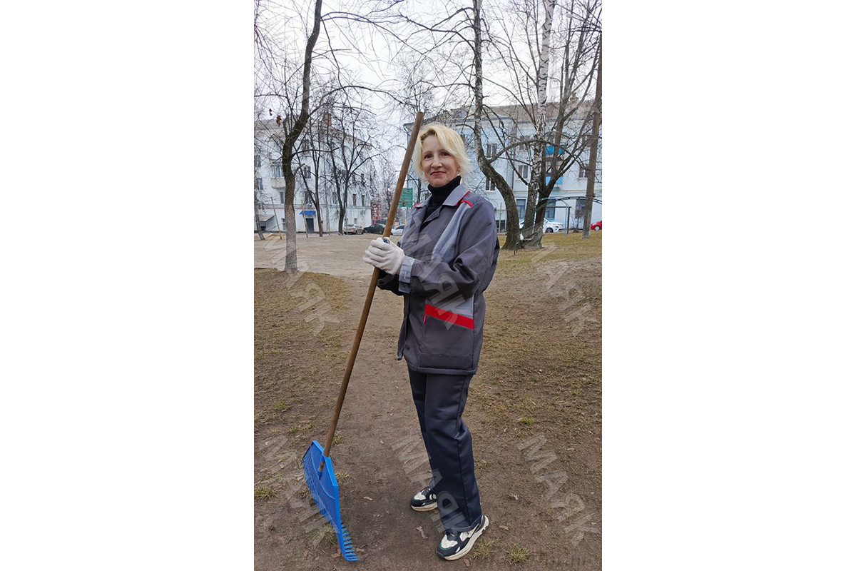 В Новозыбковском городском округе уют, чистоту обеспечивают сотрудники ЖКХ