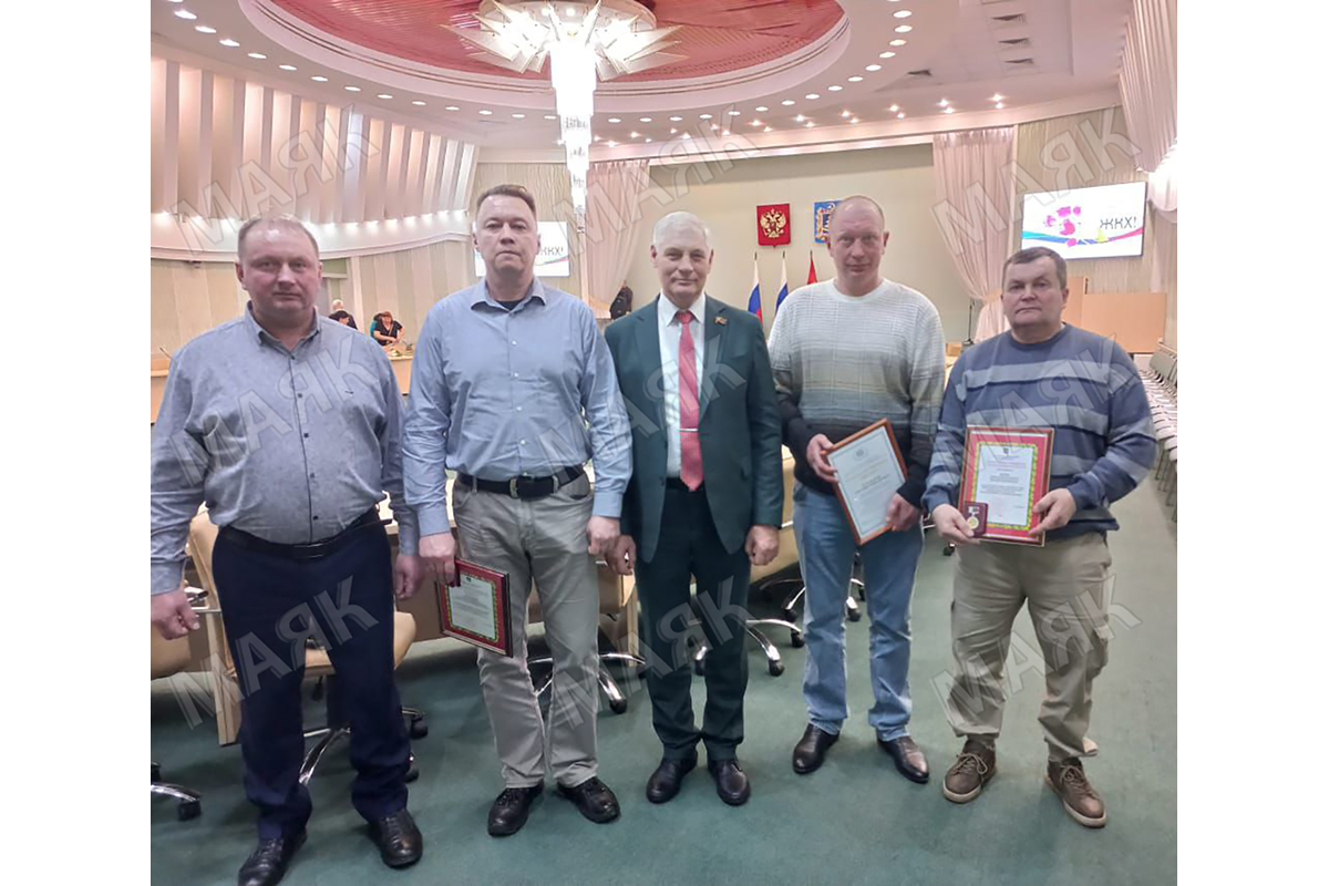 Новозыбковских коммунальщиков поздравили в Брянске с профессиональным праздником