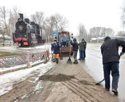 В Новозыбковском городском округе активно проводят работы по приведению территорий в надлежащее санитарное состояние