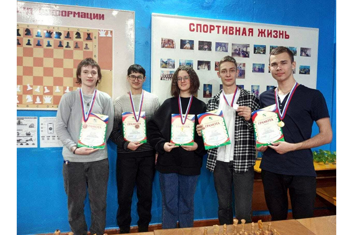 Студенты Новозыбковского педколледжа победили в турнире по быстрым шахматам