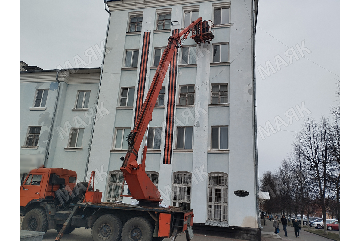 В Новозыбковском округе начали украшать улицы ко Дню Победы