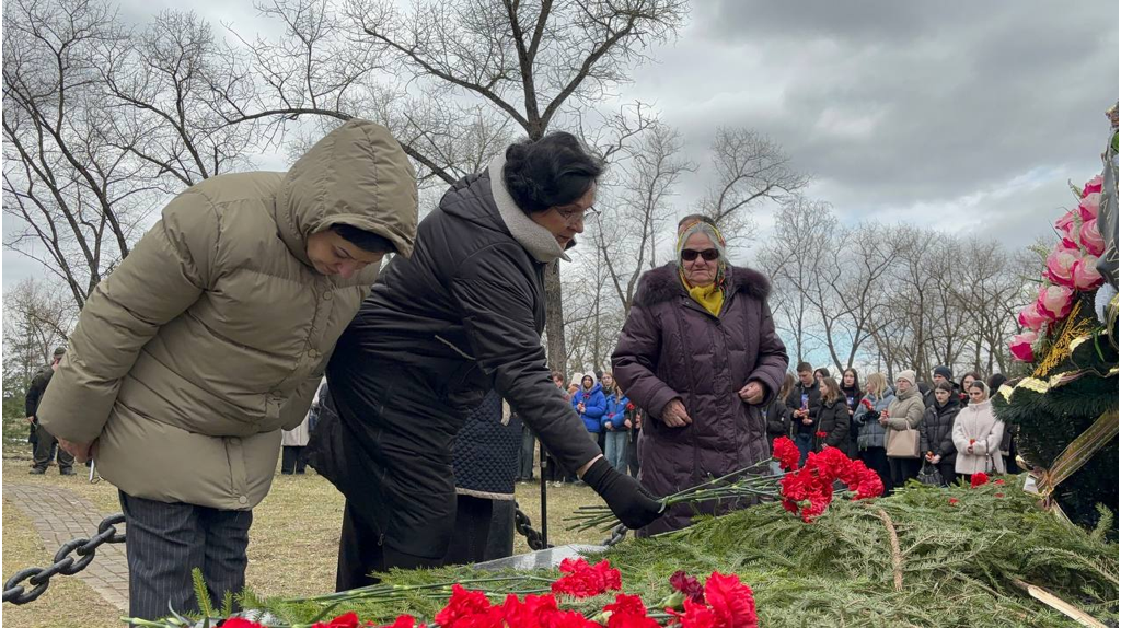 На мемориальном комплексе «Дулаг-142» в Брянске почтили память жертв концлагерей