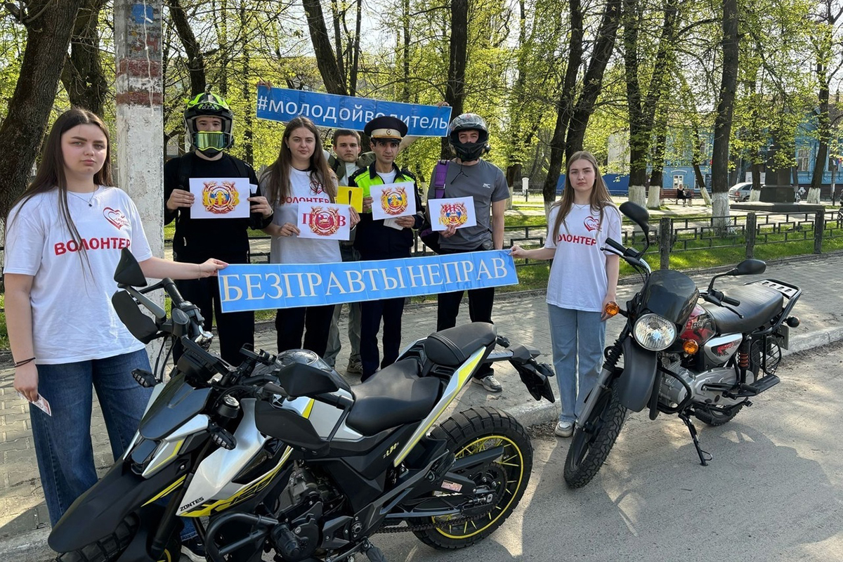 Сотрудник Госавтоинспекции встретился с новозыбковскими студентами — начинающими водителями