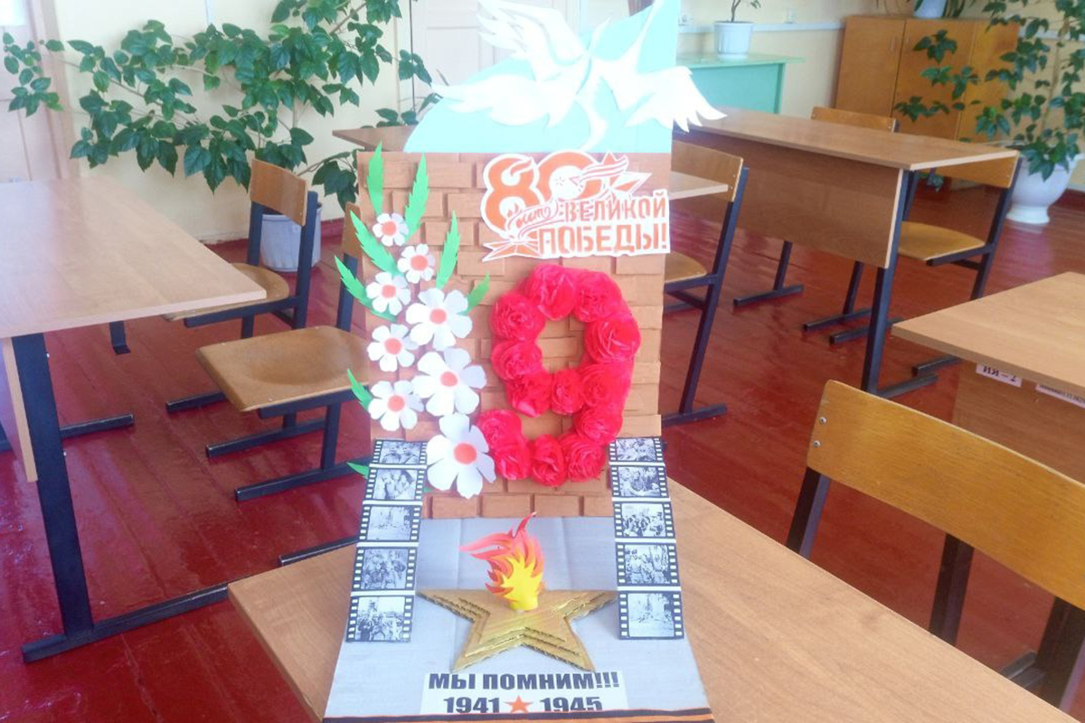 Новозыбковские школьники рисуют Вечный огонь
