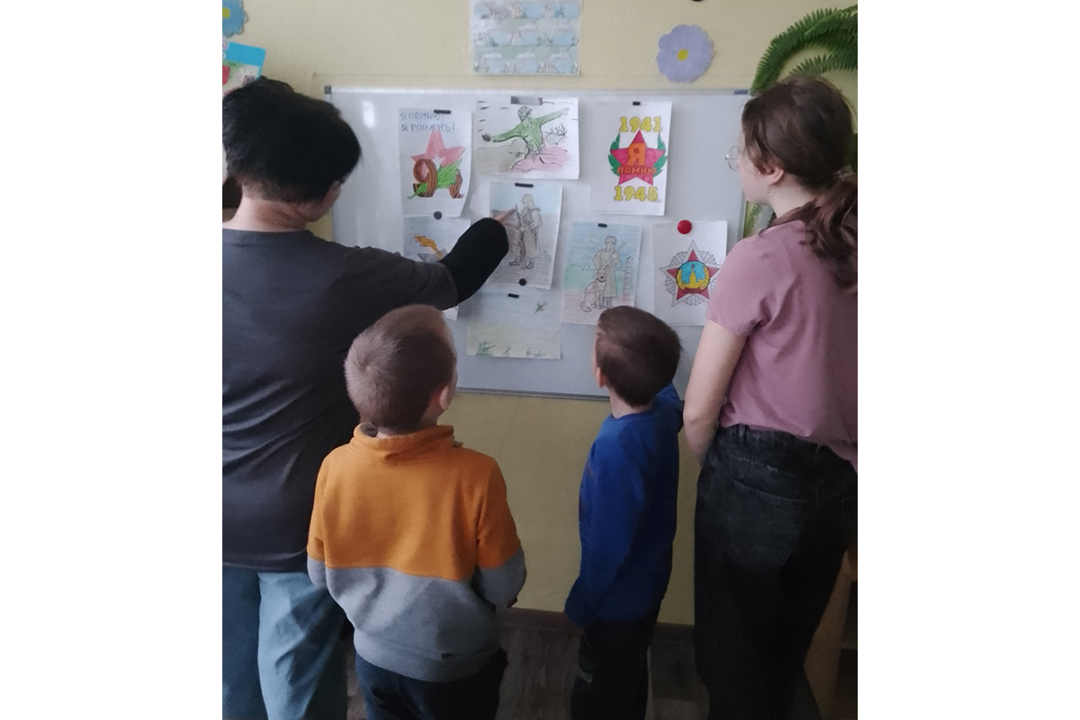 Для ребят новозыбковского соцприюта устроили час творчества «Память огненных лет»