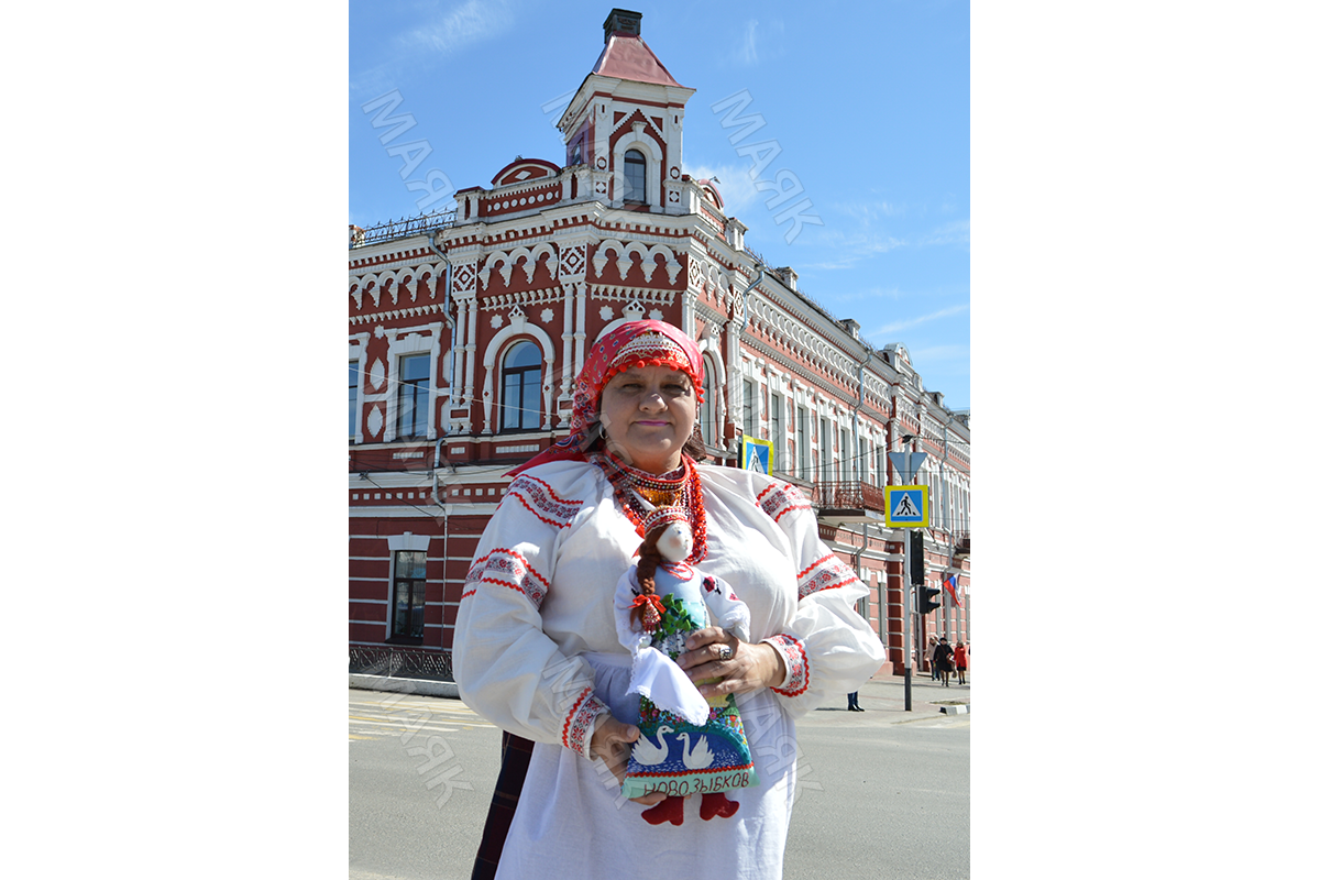 Новозыбковская мастерица участвует в Международном кукольном хороводе