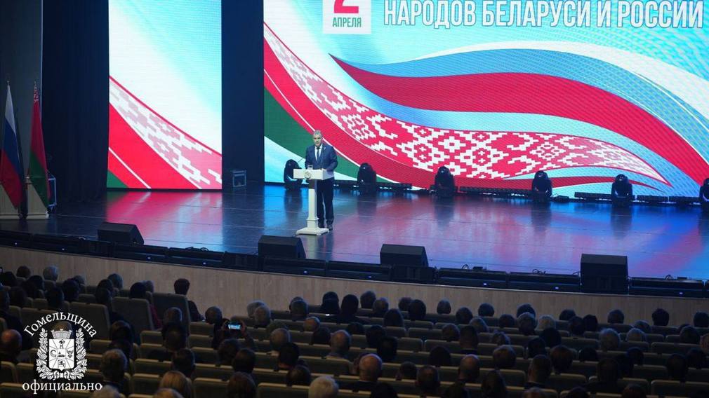 На праздничном концерте прозвучало поздравление от брянского губернатора