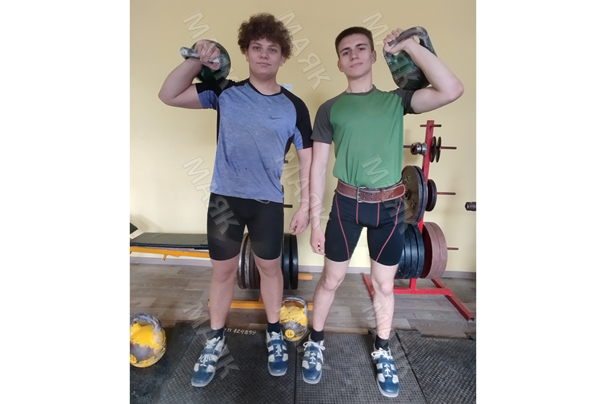 Новозыбковские гиревики добиваются высот в спорте
