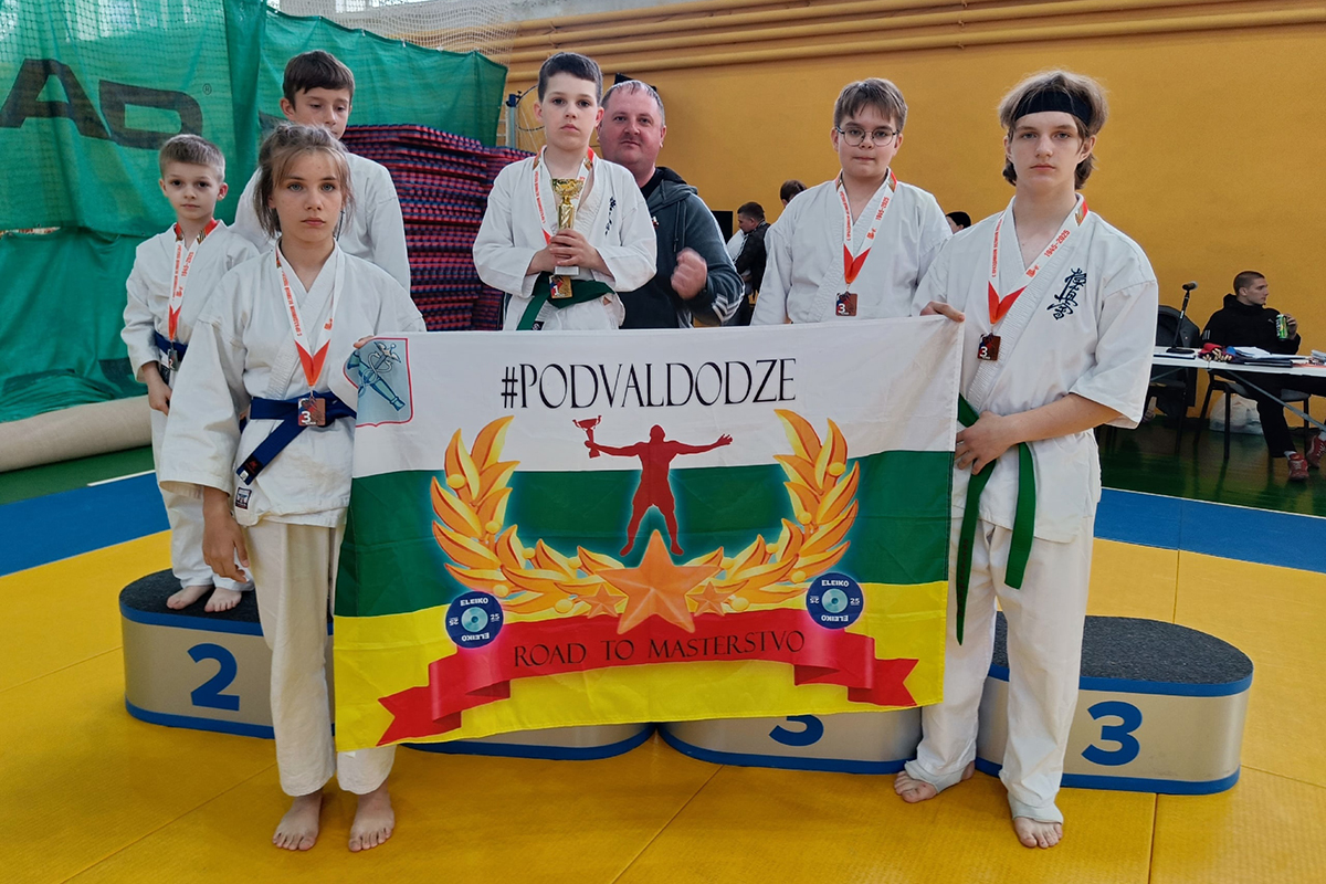 Новозыбковские ребята завоевали шесть наград Чемпионата Брянска по всестилевому каратэ