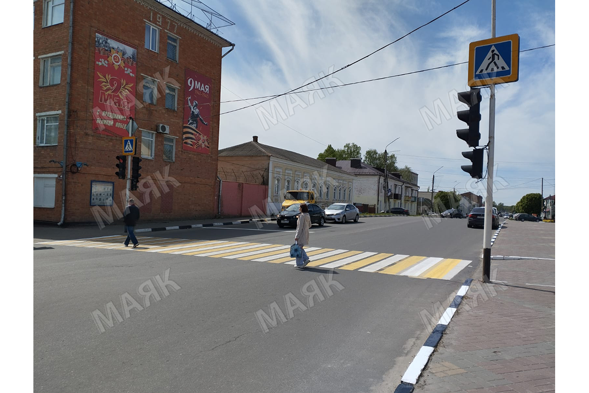 В Новозыбкове обновляют пешеходные переходы