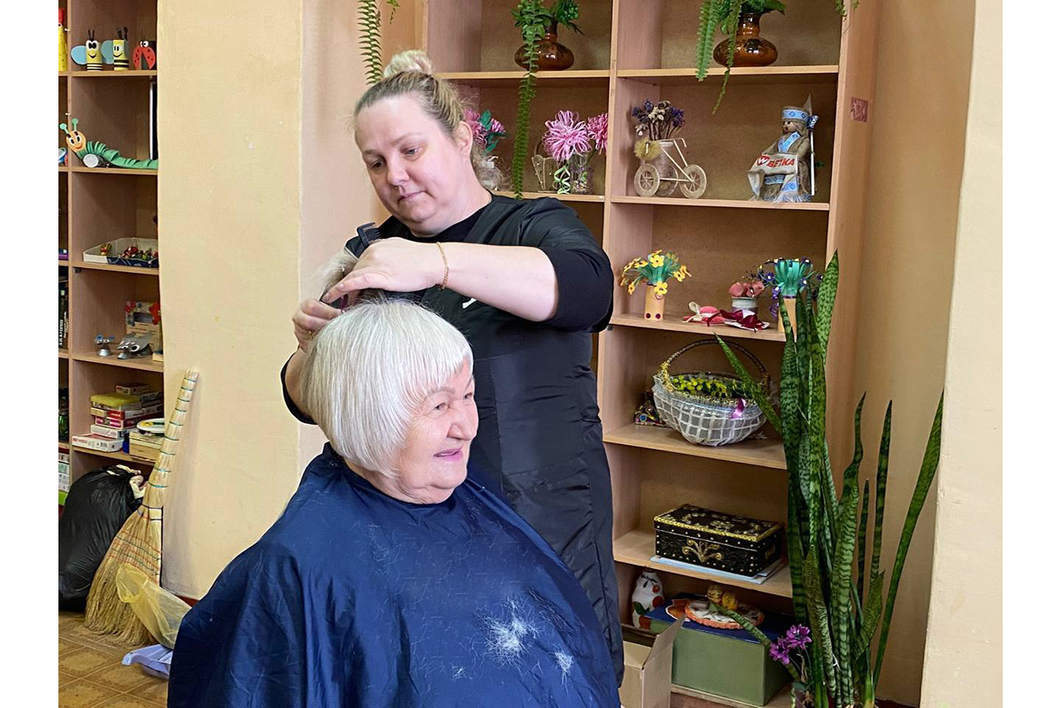 В Новозыбковском комплексном центре обслуживания наводили красоту