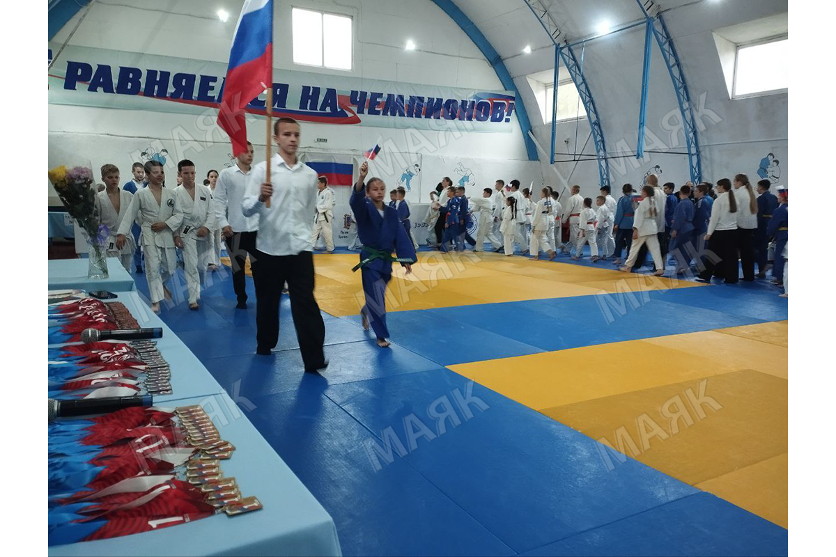 В Новозыбкове стартовал турнир по дзюдо памяти бойцов СВО