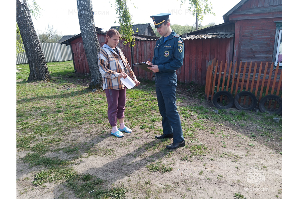 Сотрудники ОНДПР рассказали новозыбковцам о правилах пожарной безопасности