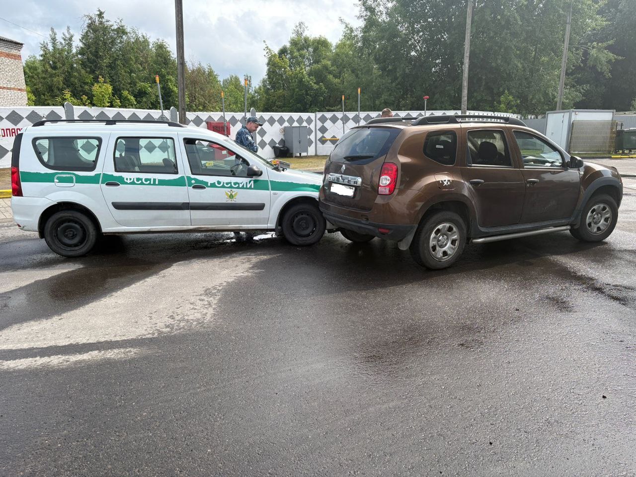 В Новозыбкове произошло ДТП с участием автомобиля судебных приставов