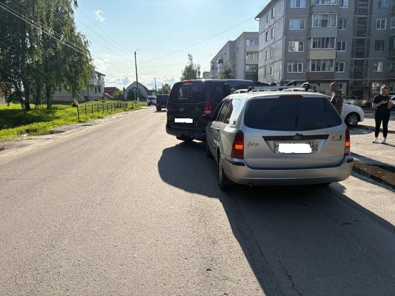 В Новозыбкове водитель иномарки не рассчитал дистанцию