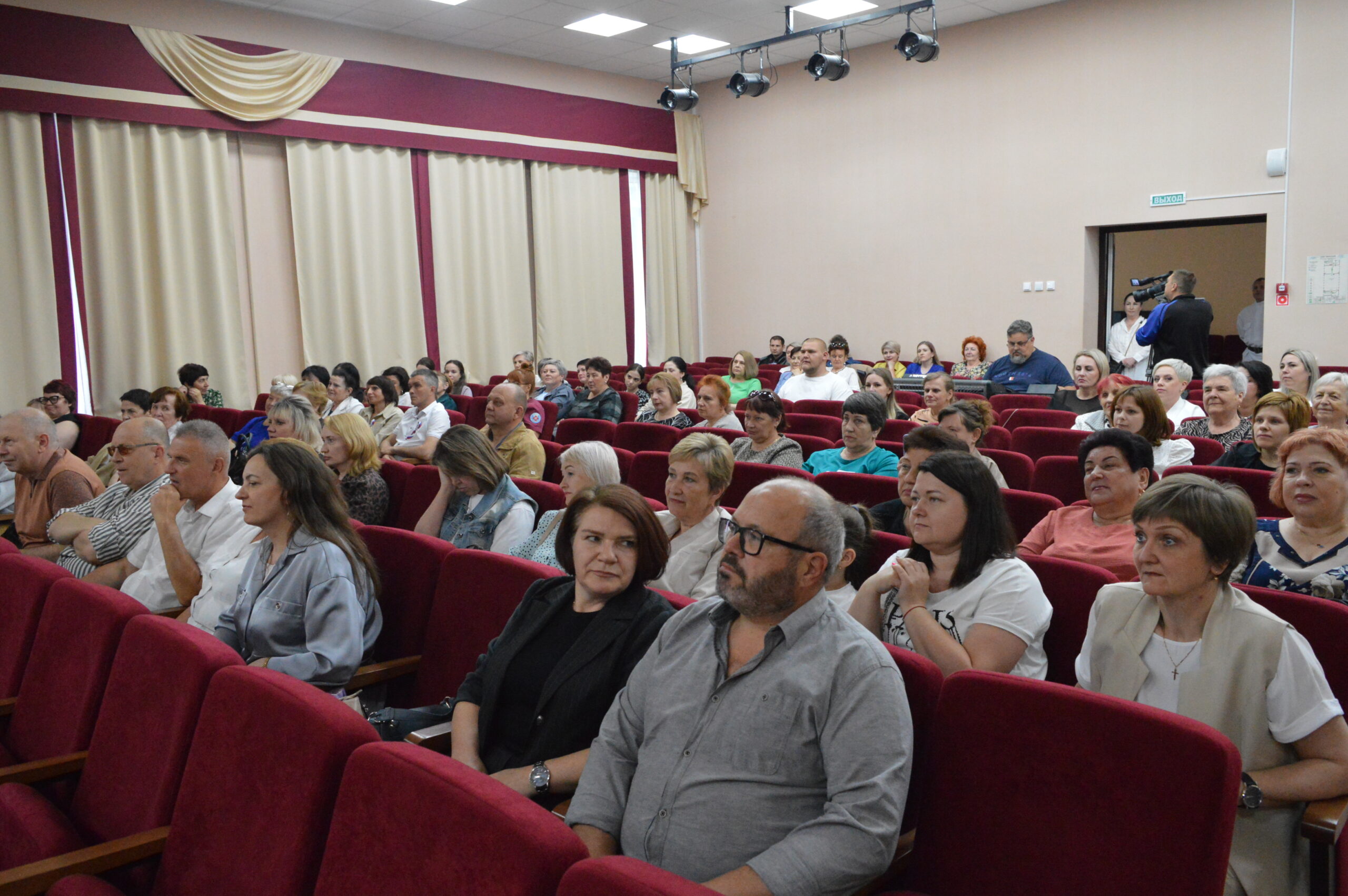 Возвращают здоровье и радость несут: В Новозыбкове чествовали медиков