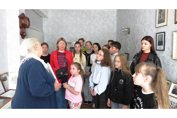 Новозыбковская молодежь посетила салон четы Долгоруковых