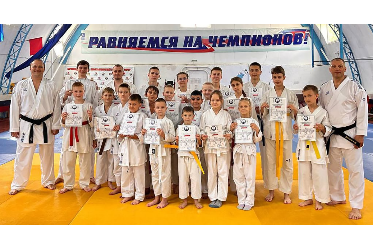 Новозыбковские каратисты сдали экзамены