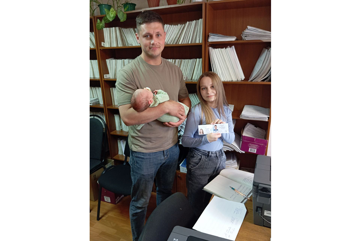 Многодетной семье новозыбковцев помогли оформить социальные выплаты