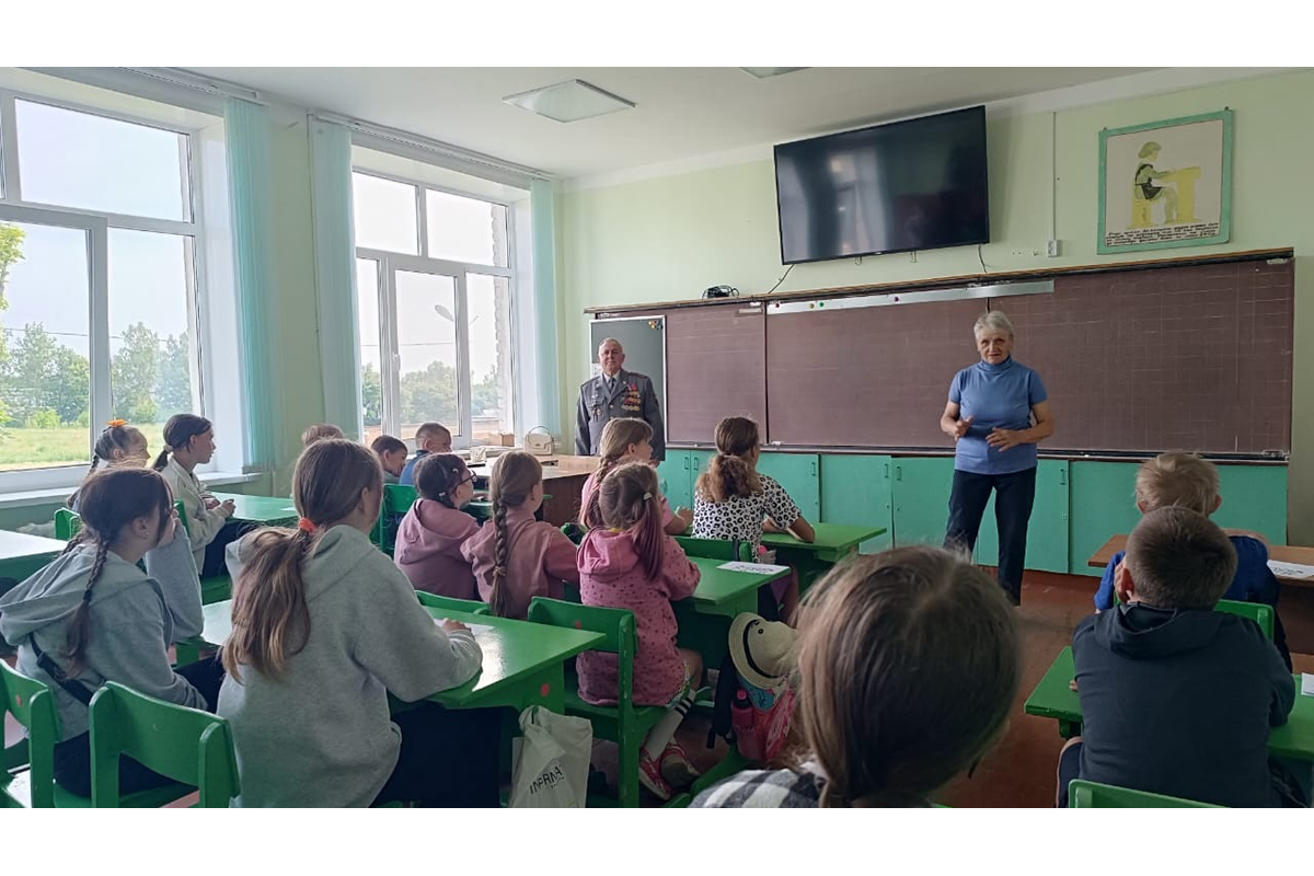 Новозыбковские школьники встретились с ветераном боевых действий