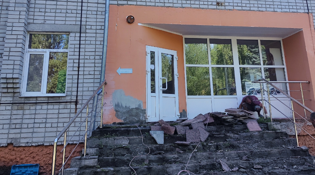 В Брянской области продолжается капремонт Выгоничской ЦРБ