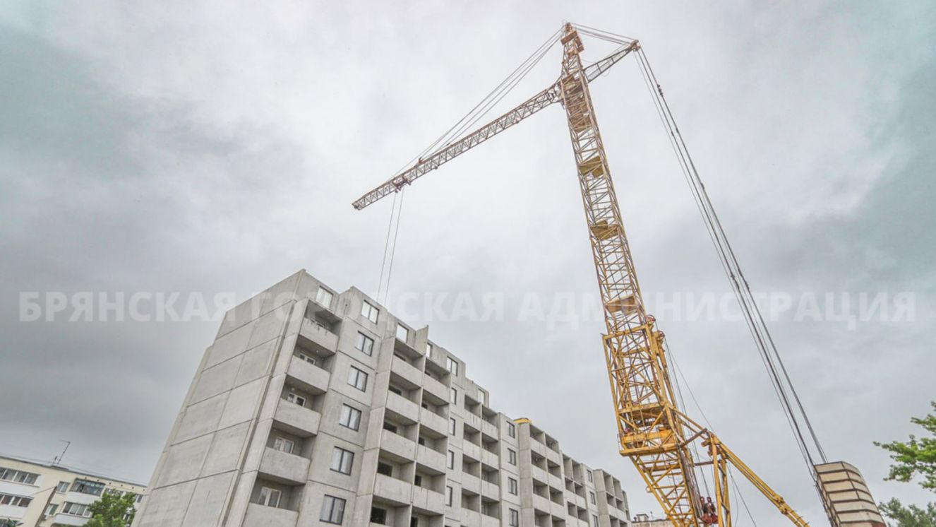 В Брянске на Московском проспекте продолжают возводить жилой дом на пустыре