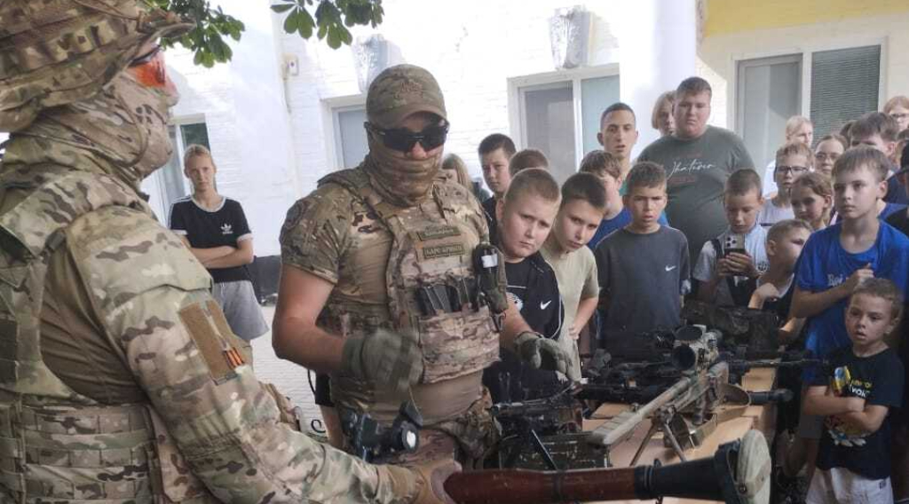 Юные спортсмены встретились с бойцами отряда «БАРС-Брянск»