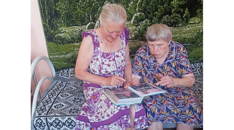 В Новозыбковском доме-интернате прошло увлекательное занятие «По волнам памяти»