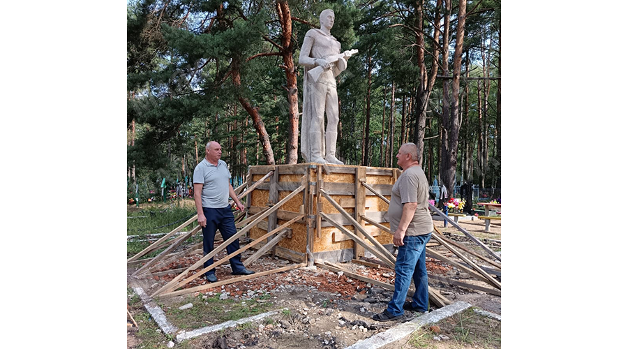 В Новозыбковском городском округе идёт благоустройство мемориальных комплексов