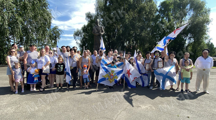 Праздник под Андреевским флагом: В Новозыбкове отметили день ВМФ