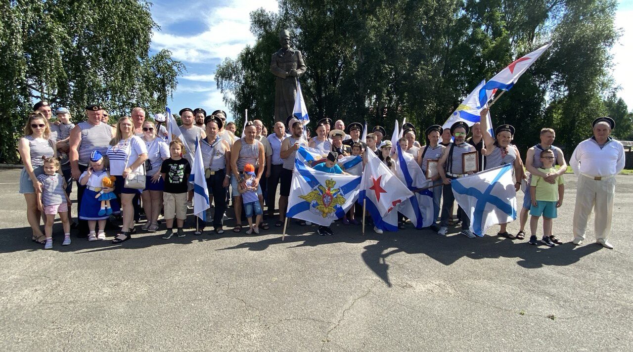 Праздник под Андреевским флагом: В Новозыбкове отметили день ВМФ