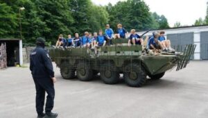 Брянские росгвардейцы провели день открытых дверей для школьников