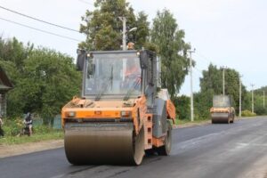 В Брянской области ремонтируют дороги к небольшим населенным пунктам