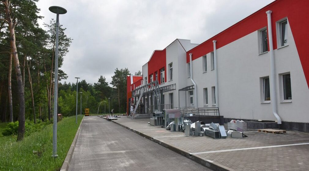 В Фокинском районе Брянска активно строится дворец зимних видов спорта