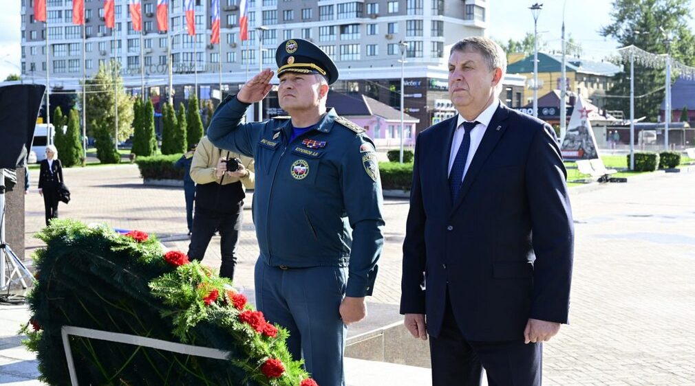 Глава МЧС России Александр Куренков почтил память брянских Героев Великой Отечественной войны
